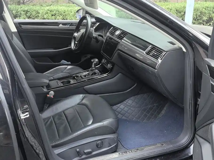 Volkswagen Phideon — миниатюра 8