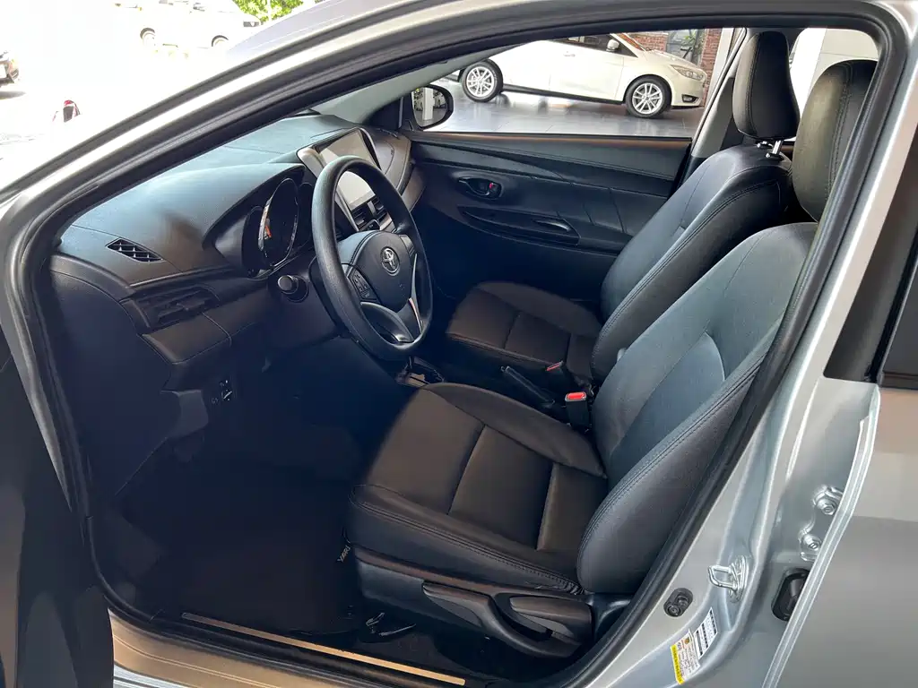 Toyota Yaris L — миниатюра 4