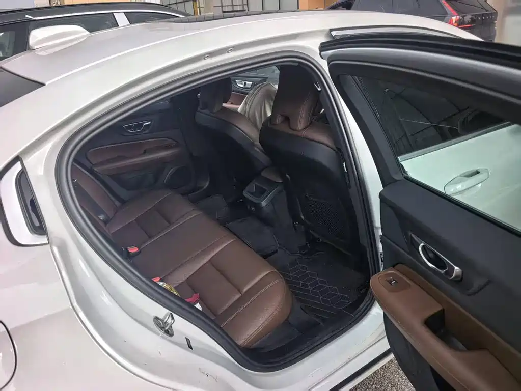 Volvo S60 — миниатюра 7