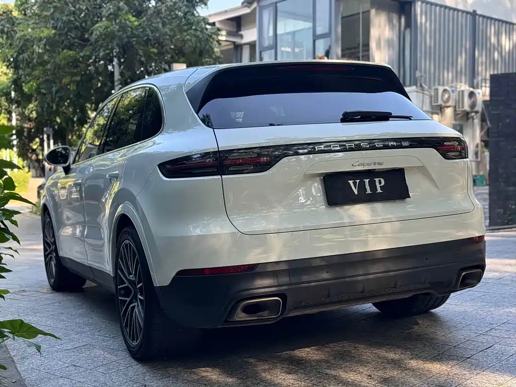 Porsche Cayenne — миниатюра 7