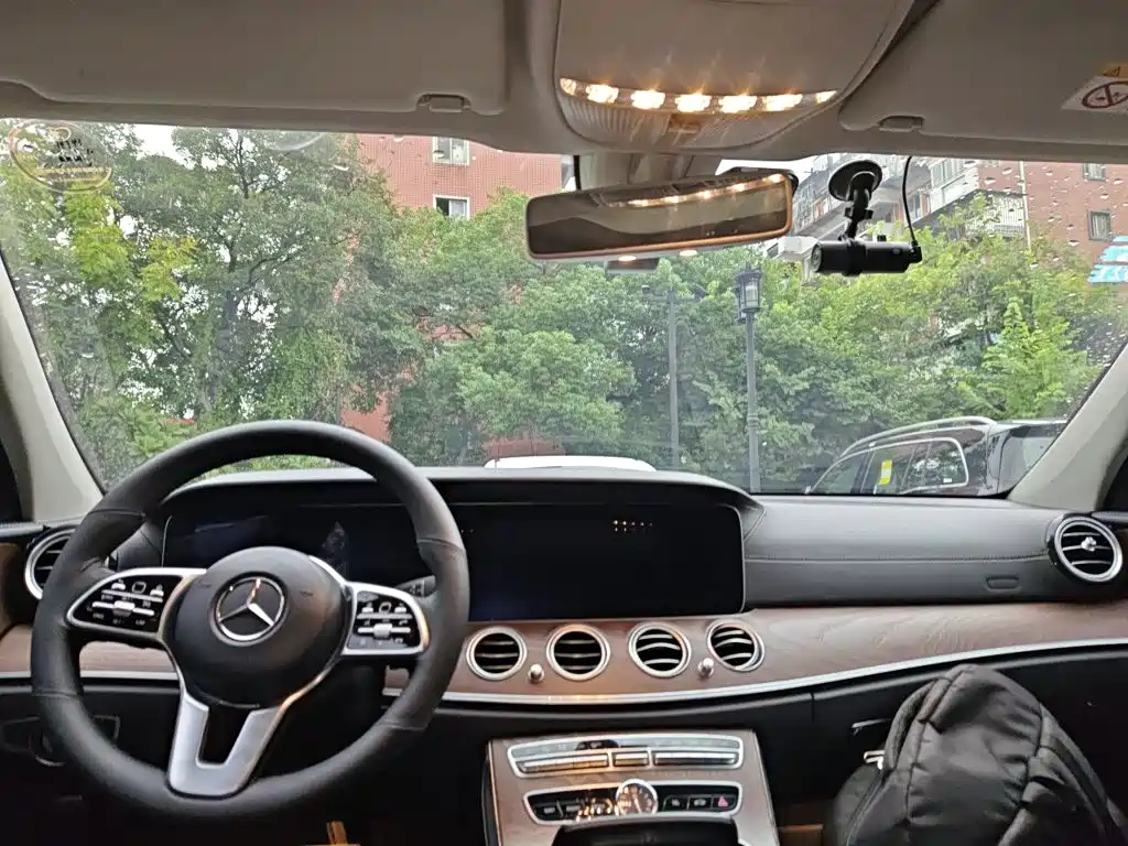 Mercedes-Benz E-Class — миниатюра 9