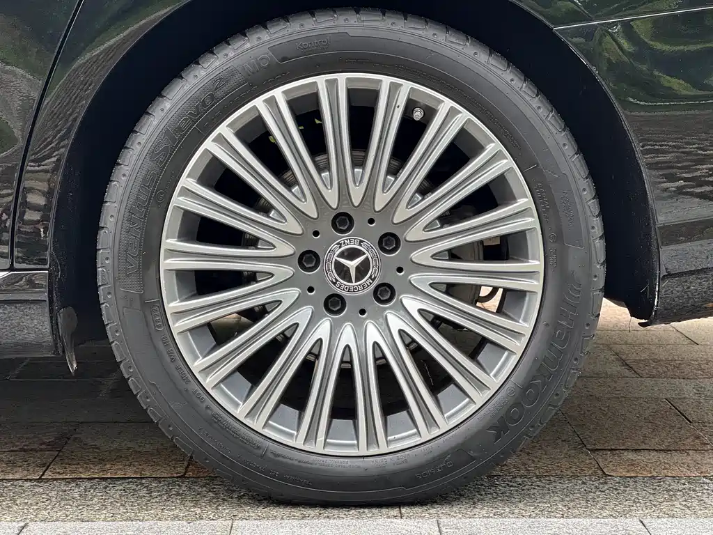 Mercedes-Benz E-Class — миниатюра 7