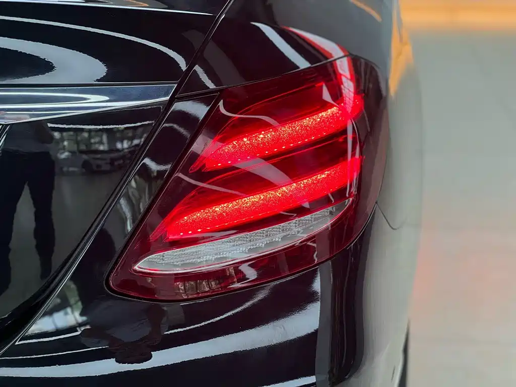 Mercedes-Benz E-Class — миниатюра 18