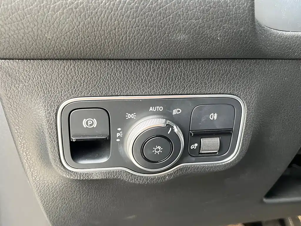 Mercedes-Benz GLB — миниатюра 14