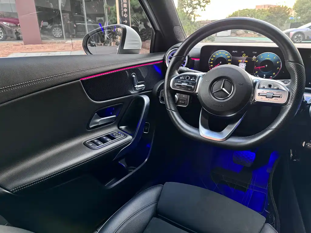 Mercedes-Benz A-Class — миниатюра 6