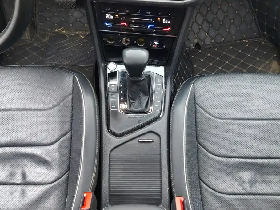 Volkswagen Tiguan L PHEV — миниатюра 16