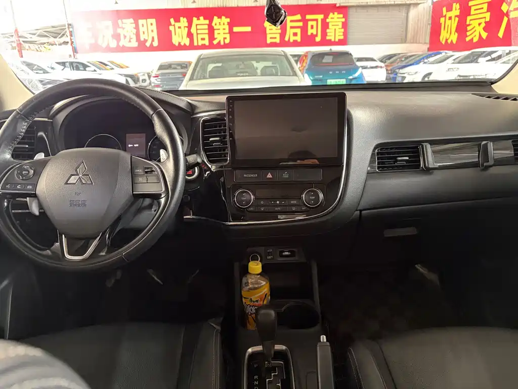 Mitsubishi Outlander — миниатюра 4