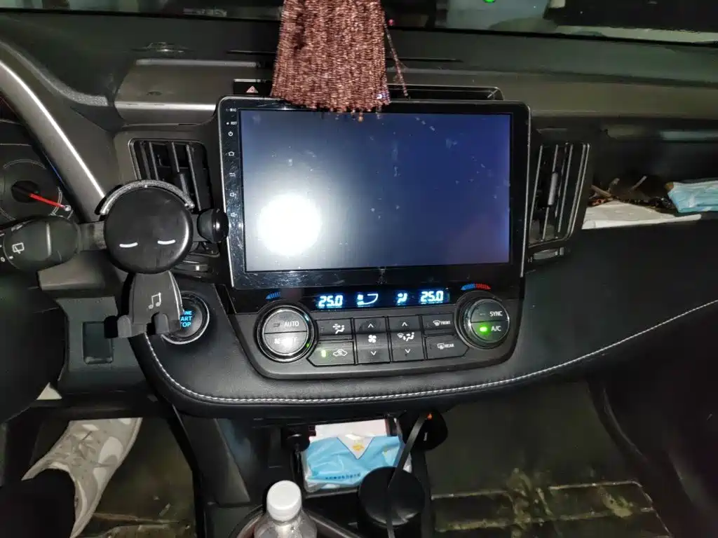 Toyota RAV4 — миниатюра 6