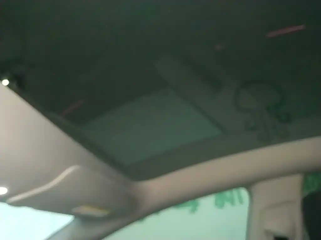 Tesla Model Y — миниатюра 14