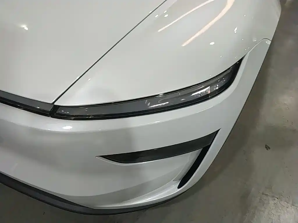 Tesla Model Y — миниатюра 18