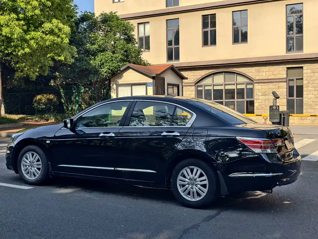Honda Accord — миниатюра 9