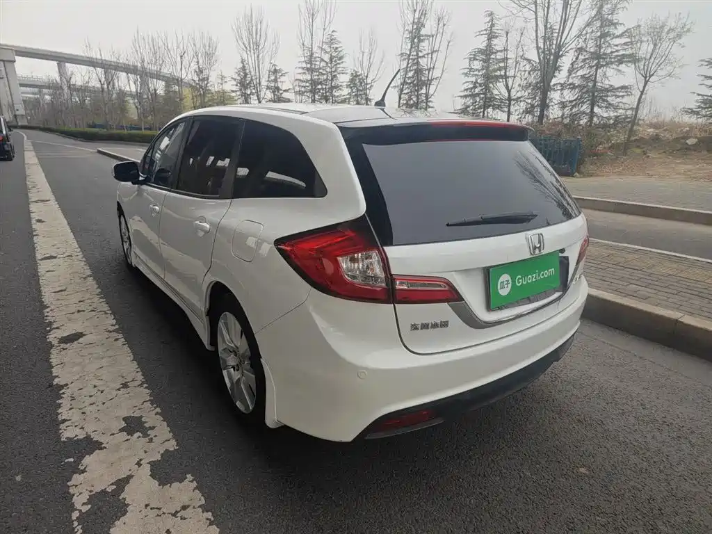 Honda Jade 2016 1.8L AT Comfort Elite 5 мест
