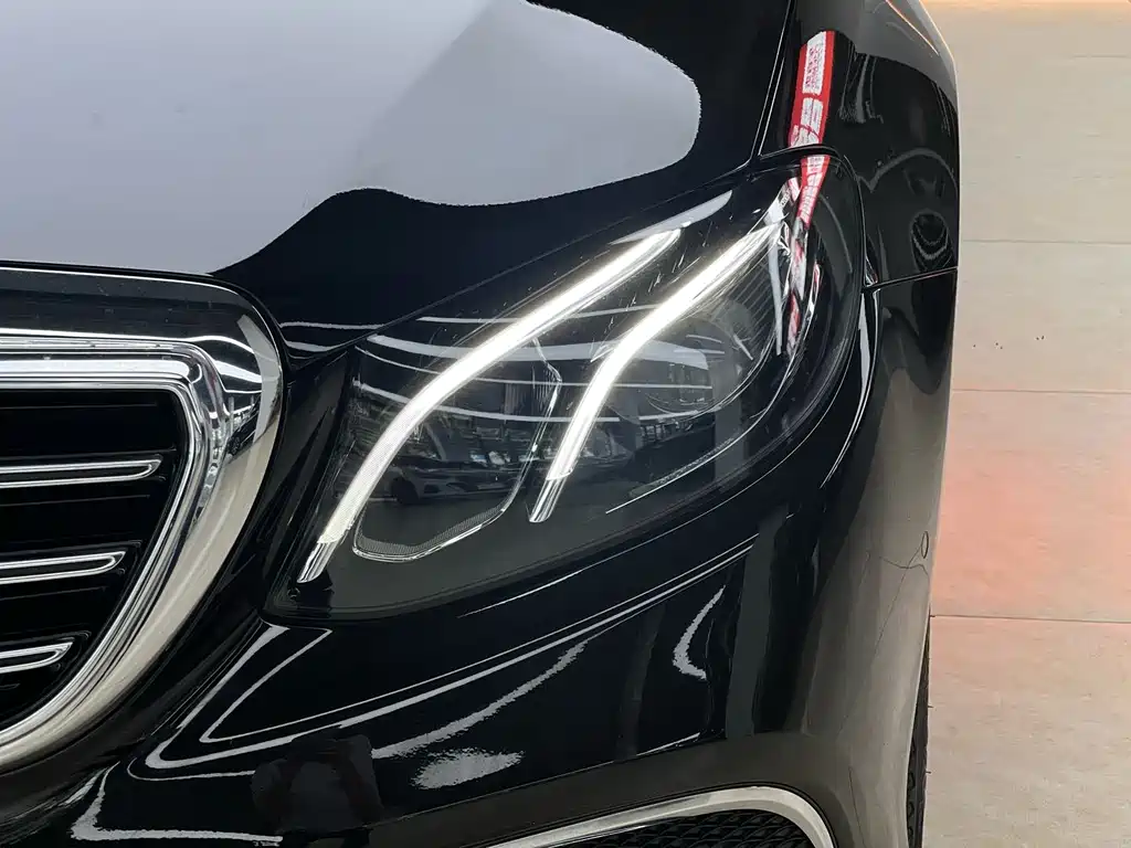 Mercedes-Benz E-Class — миниатюра 17