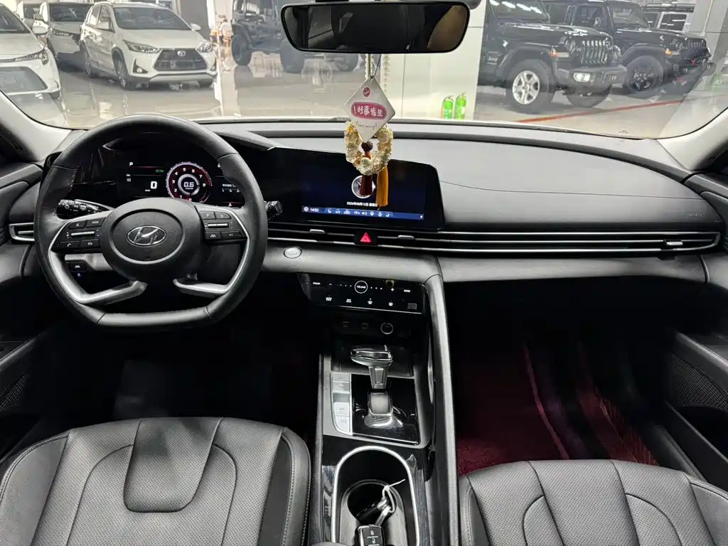 Hyundai Elantra — миниатюра 9