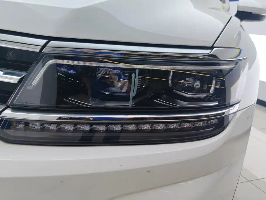 Volkswagen Tiguan L PHEV — миниатюра 5