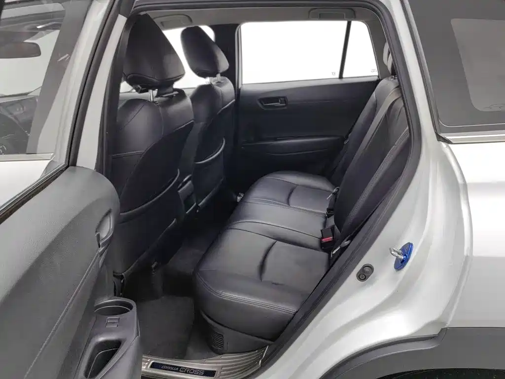Toyota Corolla Cross — миниатюра 15
