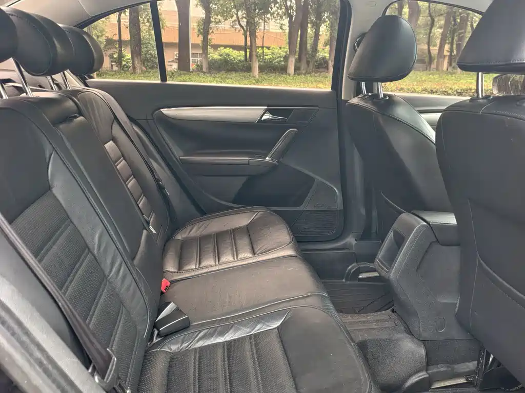 Volkswagen Lavida — миниатюра 4