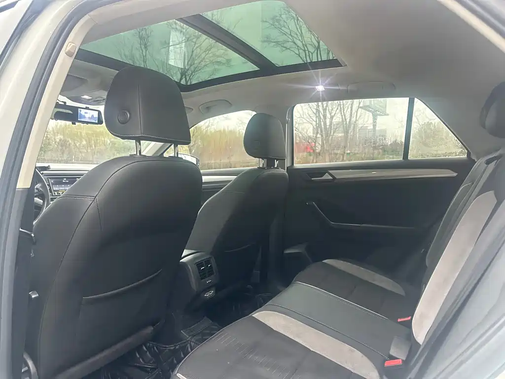 VOLKSWAGEN T ROC EXPLORING SONGS