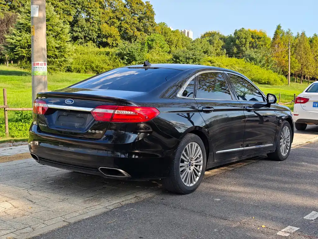 Ford Taurus — миниатюра 6