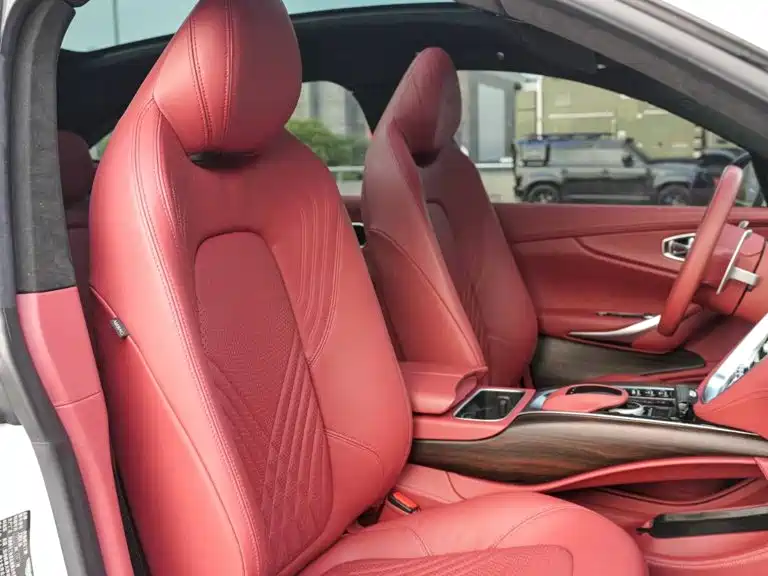 Aston Martin DBX — миниатюра 11