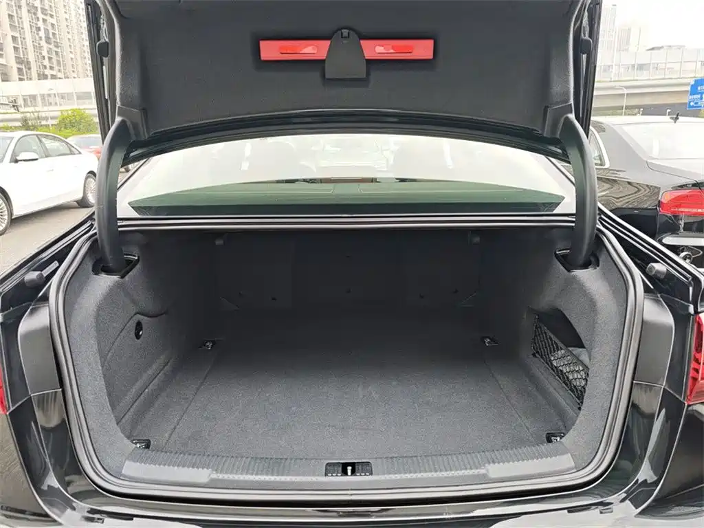 Audi A6L — миниатюра 9