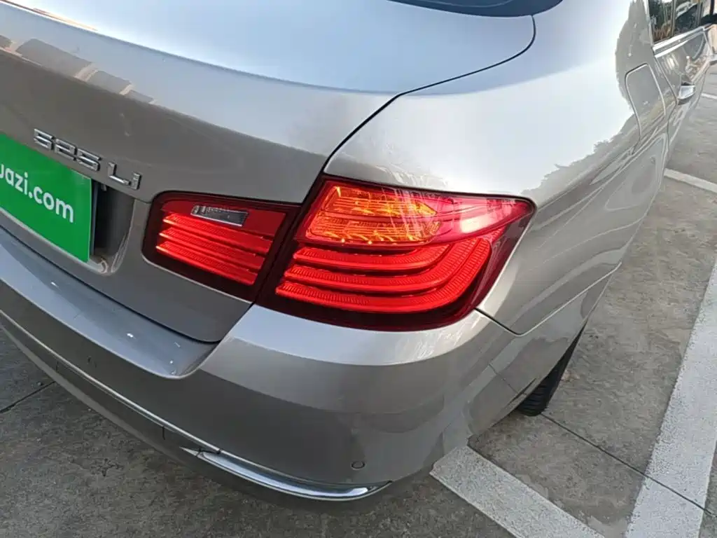 BMW 5 Series — миниатюра 8