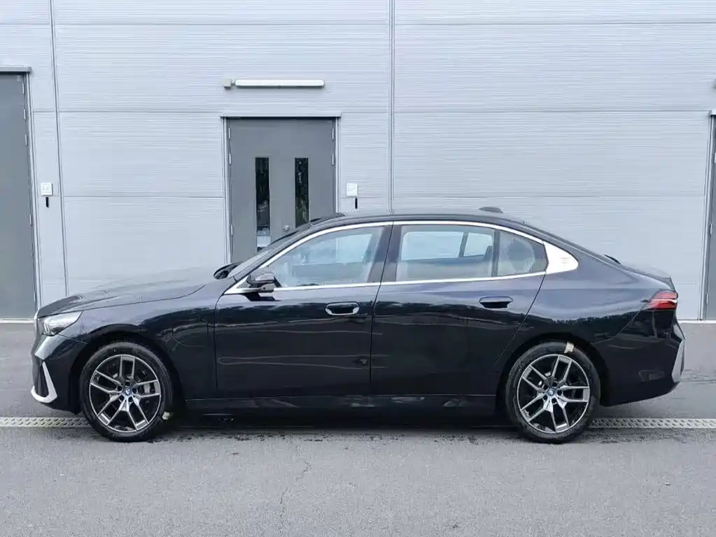 BMW i5 — миниатюра 4