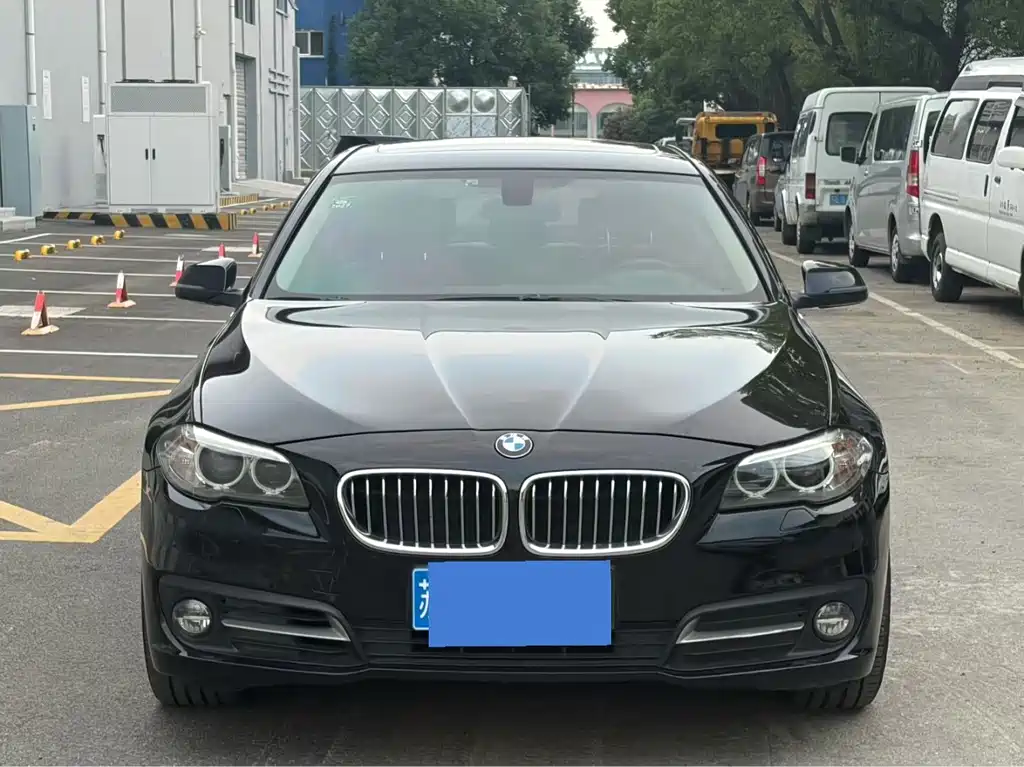 BMW 5 Series — миниатюра 2