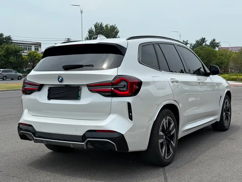 BMW iX3 — миниатюра 7
