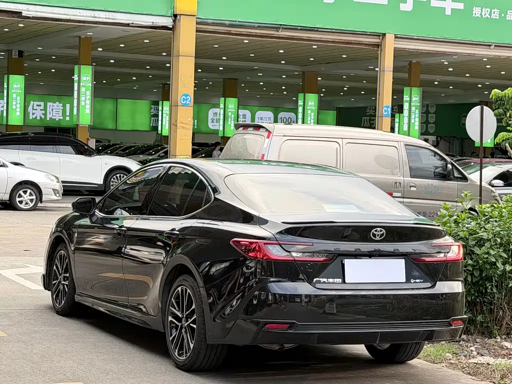 Toyota Camry — миниатюра 13