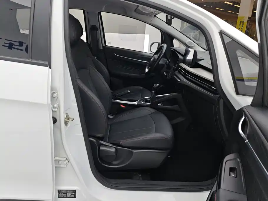 Geely Vision X3 — миниатюра 8