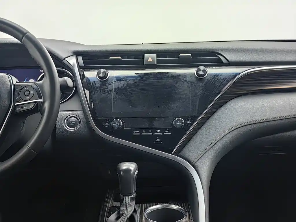 Toyota Camry — миниатюра 12