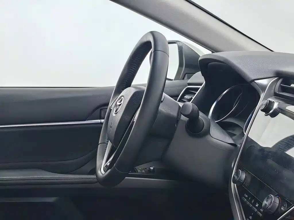 Toyota Camry — миниатюра 22