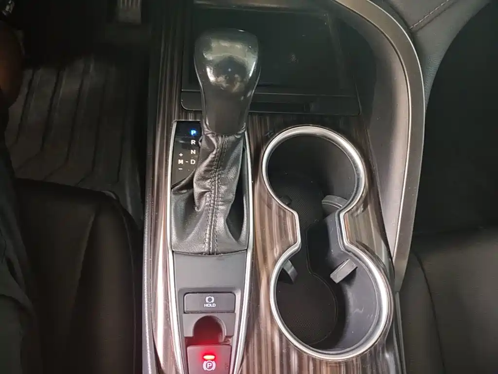 Toyota Camry — миниатюра 14