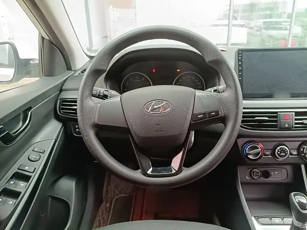 Hyundai Elantra — миниатюра 11