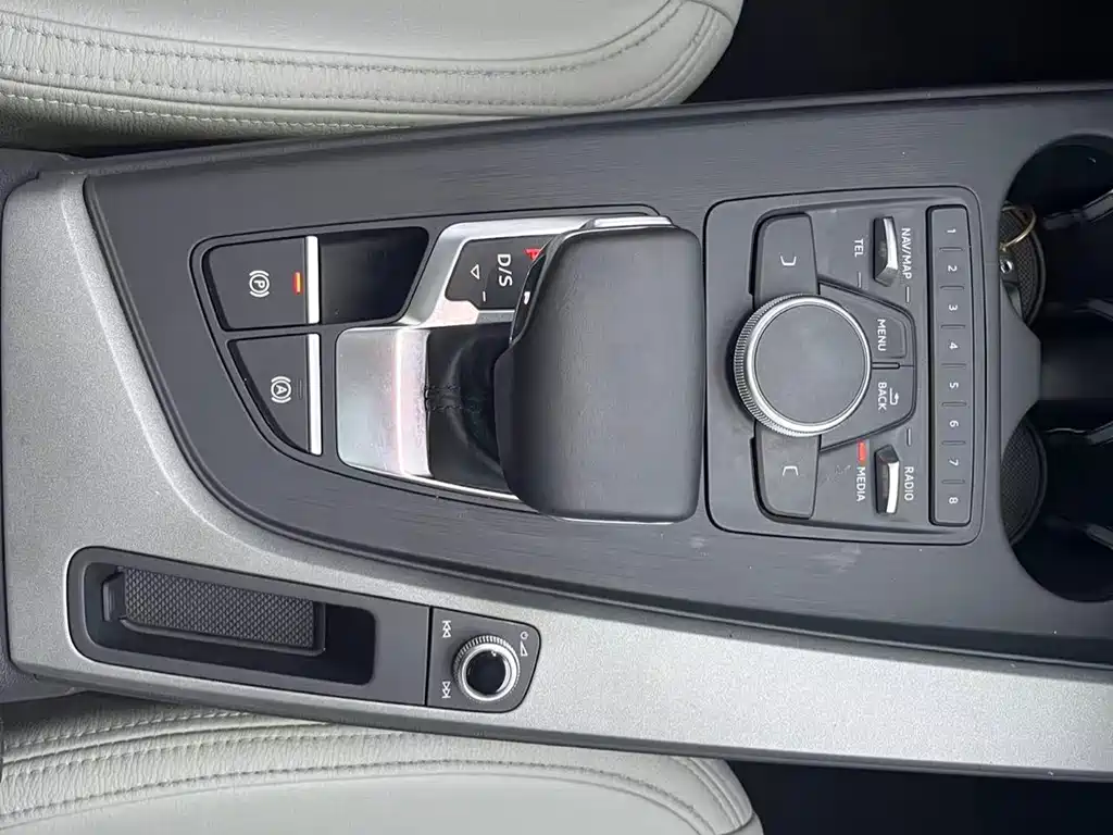 Audi A4L — миниатюра 12