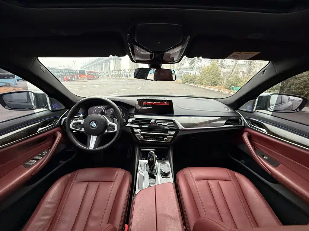 BMW 5 Series — миниатюра 3