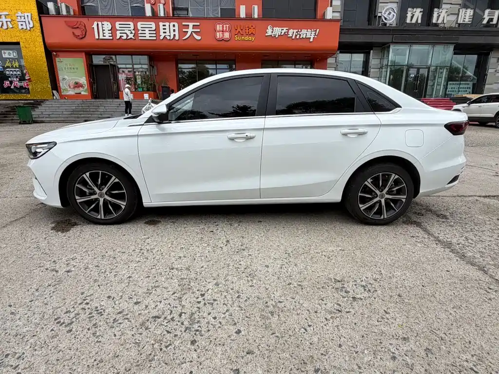Geely Emgrand 2022 4 1.5L CVT Luxury