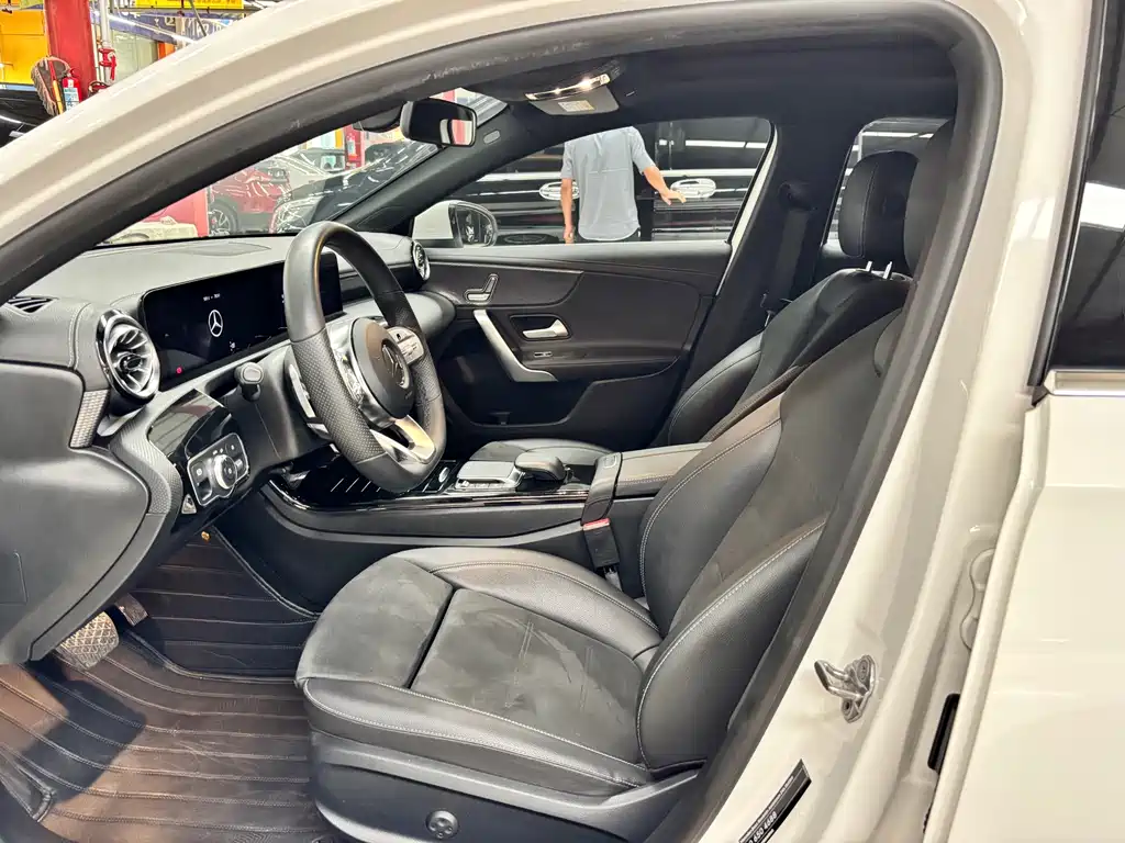 Mercedes-Benz A-Class — миниатюра 7