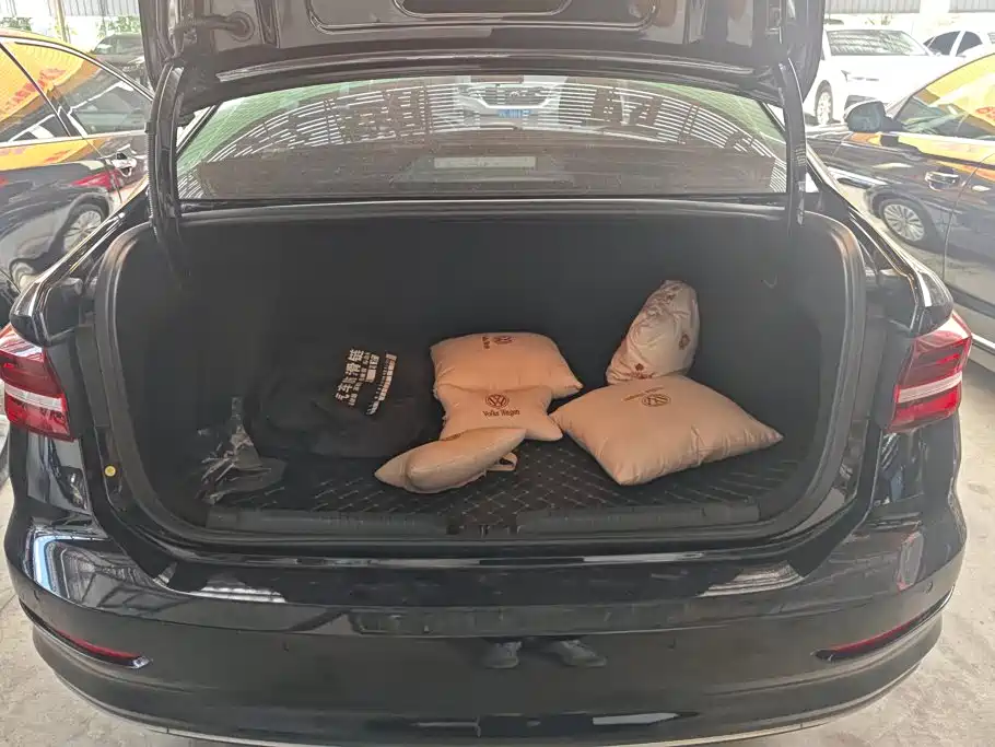 Volkswagen Lavida — миниатюра 4