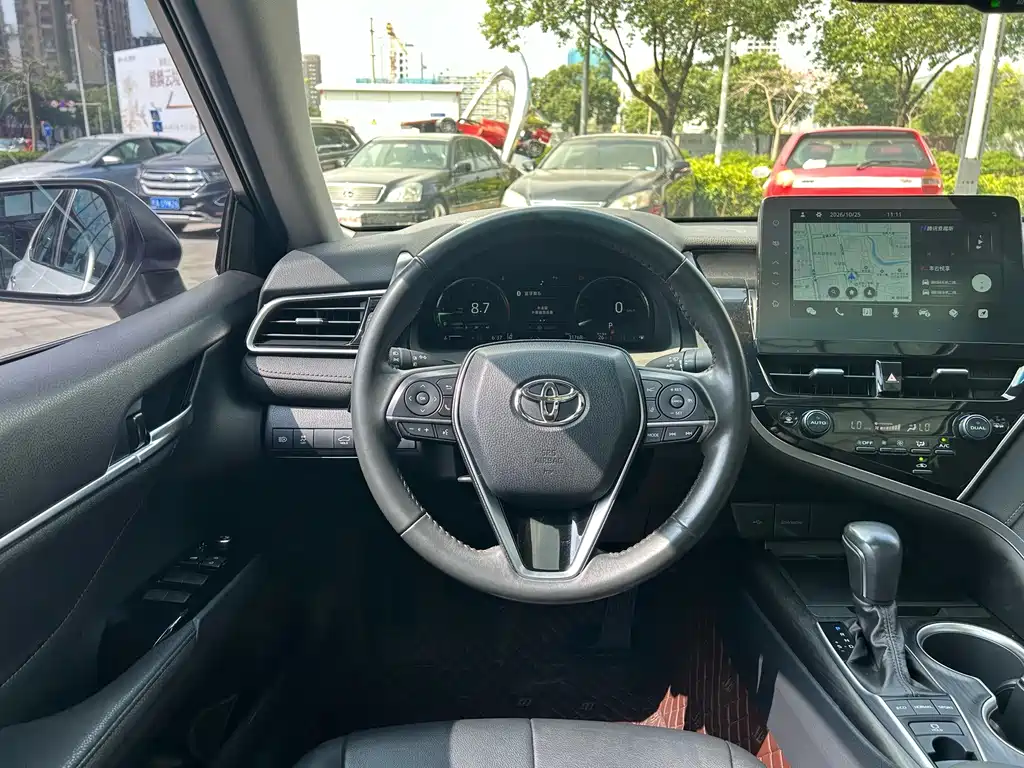 Toyota Camry — миниатюра 17