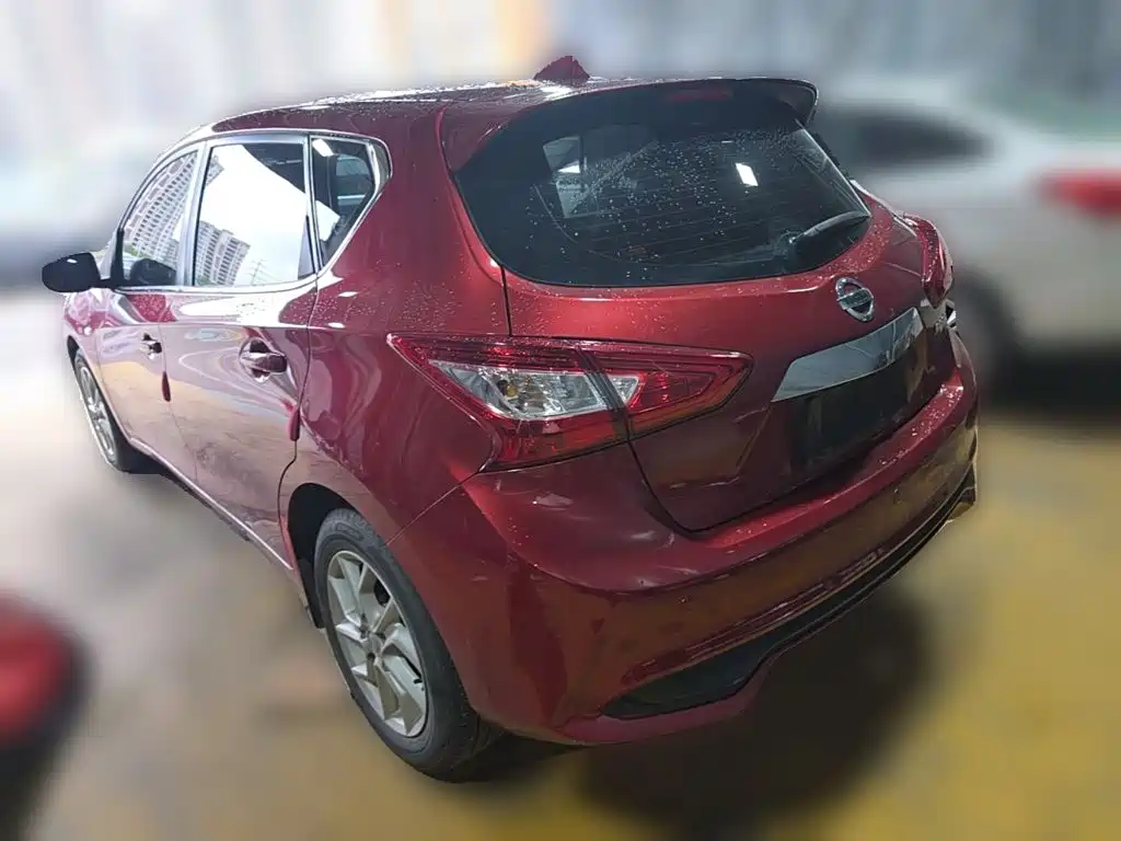 Nissan Tiida — миниатюра 7