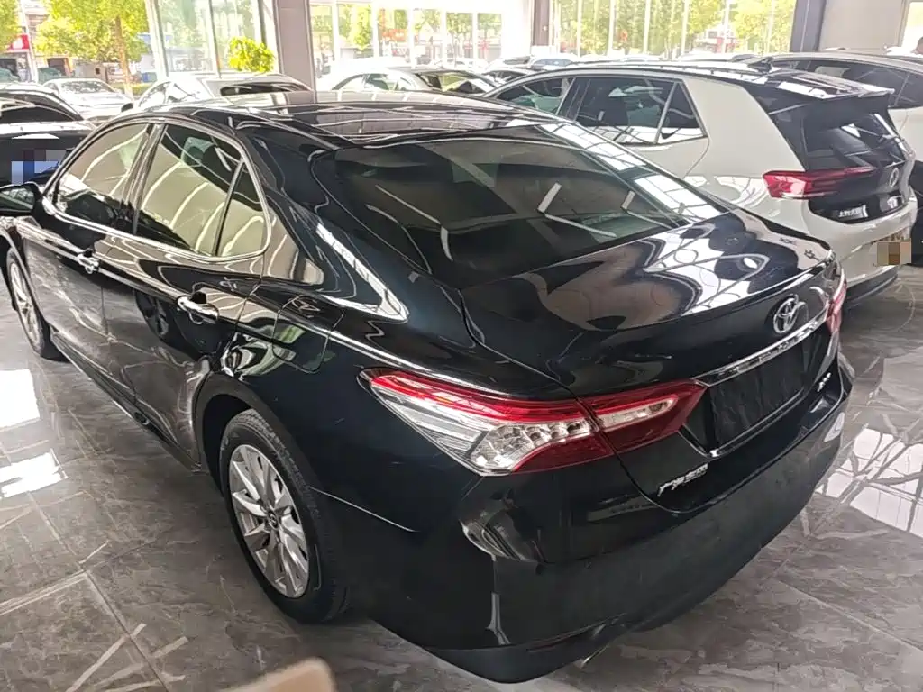 Toyota Camry — миниатюра 5