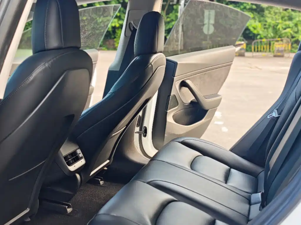 Tesla Model 3 — миниатюра 11