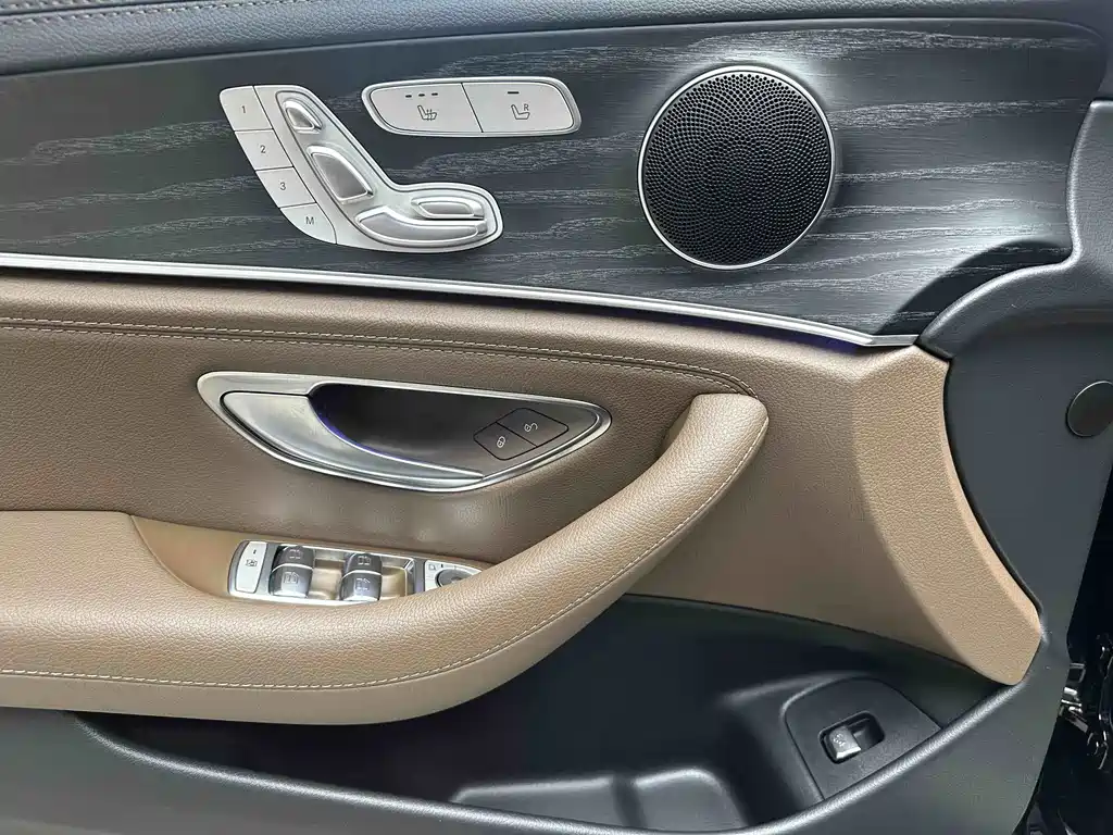 Mercedes-Benz E-Class — миниатюра 14
