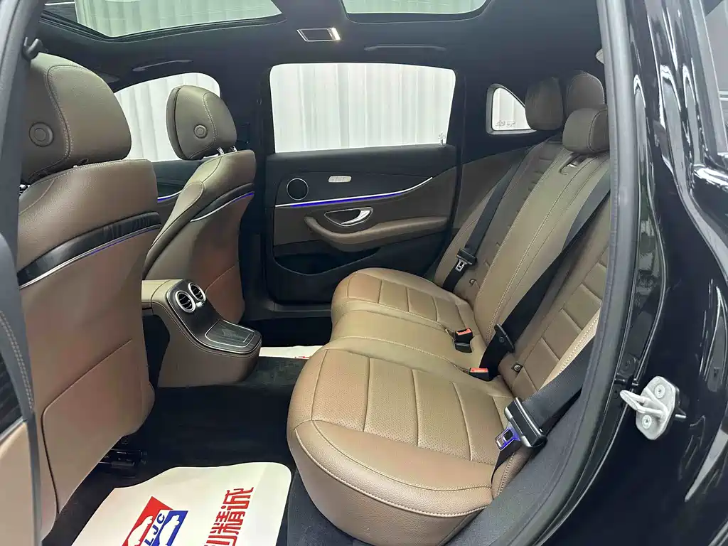 Mercedes-Benz E-Class — миниатюра 8