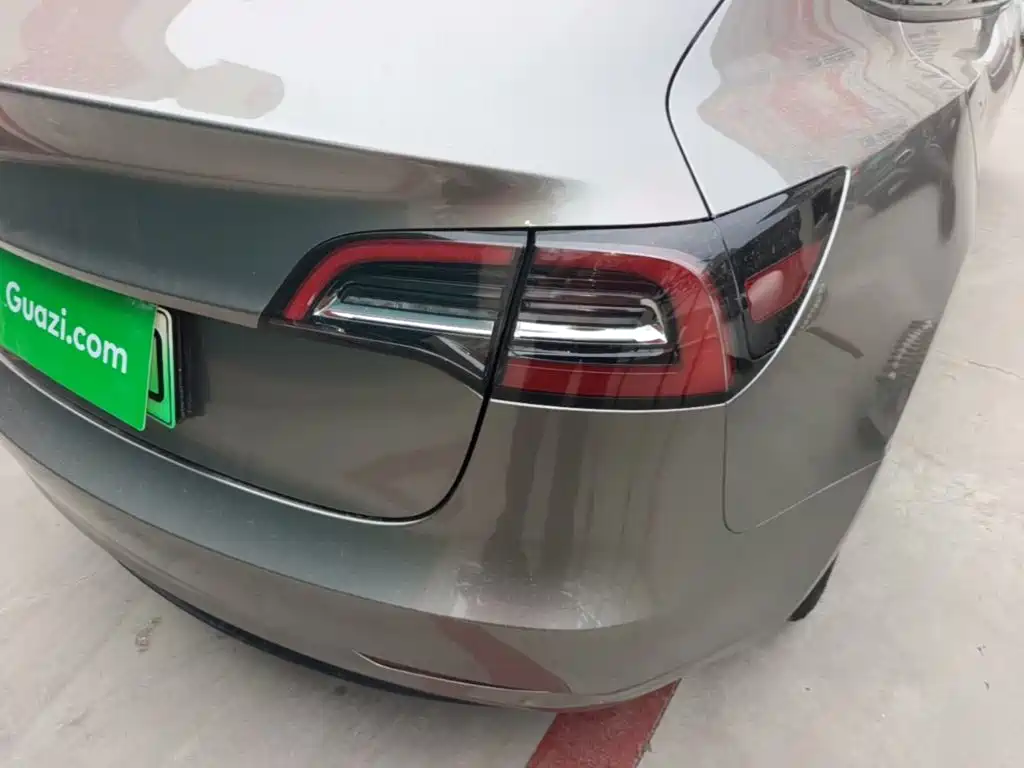 Tesla Model 3 — миниатюра 8