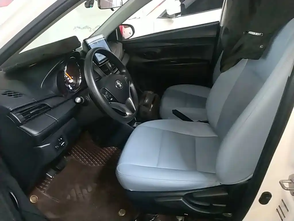 Toyota Yaris L — миниатюра 15