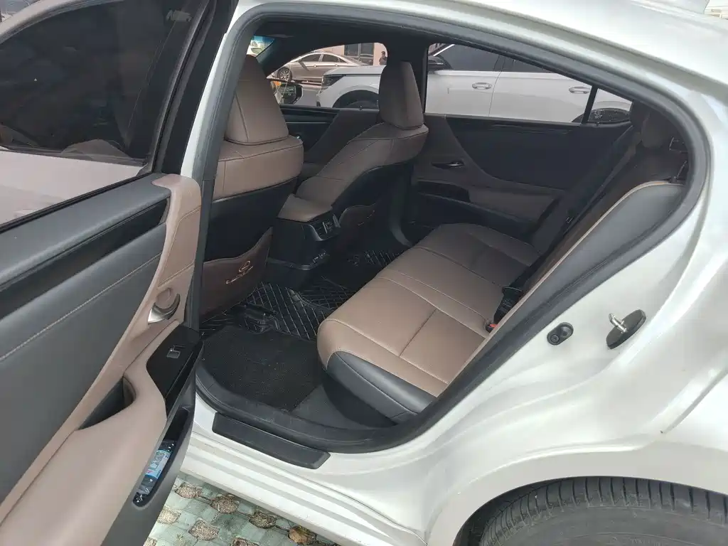 Lexus ES — миниатюра 5