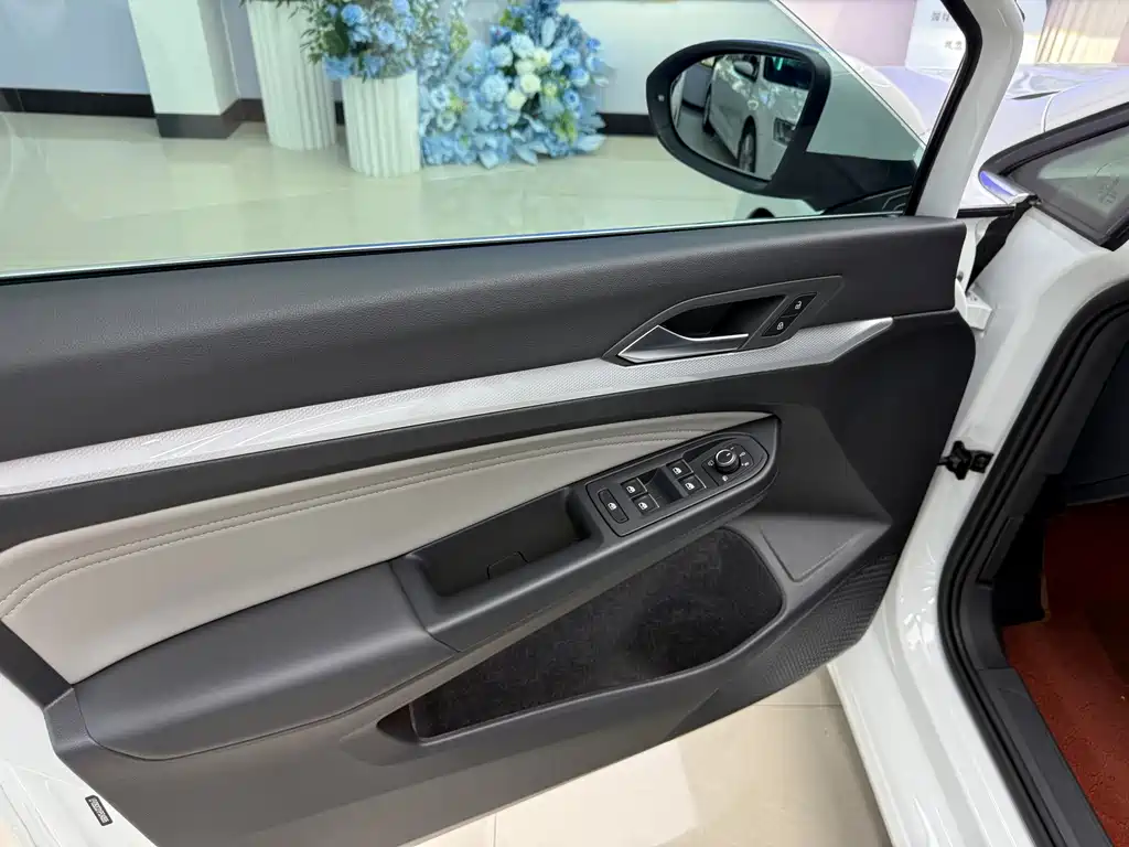 Volkswagen Golf — миниатюра 10
